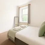 2 Bed Flat Near Chiswick Park